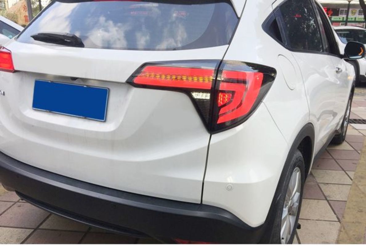 2016/10-2022/05 HRV 全LED光柱薰黑 尾燈 序列式方向燈